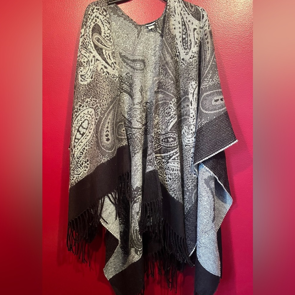 Poncho/Shawl Croft & Barrow. OS Warm